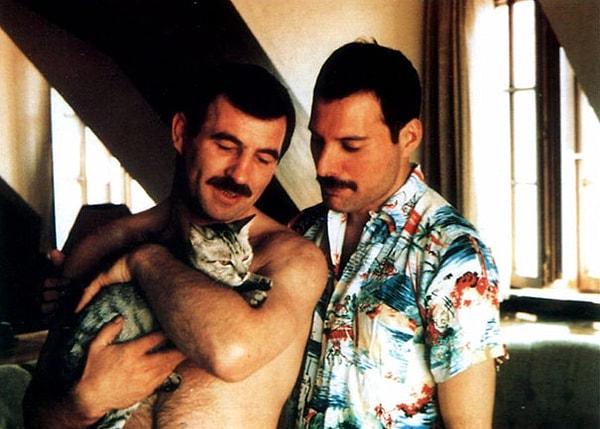 1. Freddie ve kuaför Jim Hutton'ın ilişkisi 1980'lerin ortasında başladı.