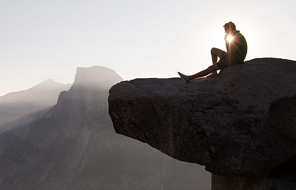 7. "Кто познал всю полноту жизни, тот не знает страха смерти. Страх перед смертью лишь результат неосуществившейся жизни. Это выражение измены ей"