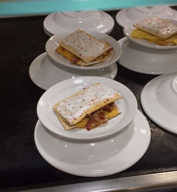 5. Вот такие вот, мягко говоря, "необычные" сэндвичи на завтрак: