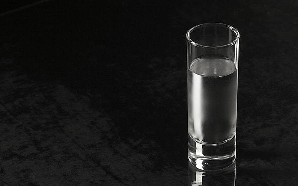 11. İştahınız çok yüksekse ve kolay kolay doymuyorsanız, yemekten önce bir büyük bardak su için.