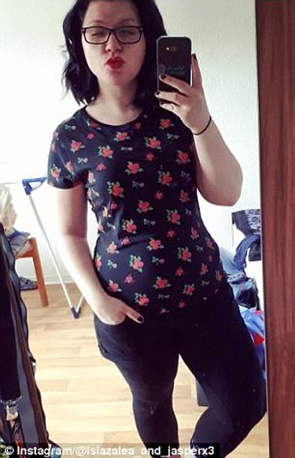 5. Девушки отказываются прятать выпуклые животики под мешковатую одежду!