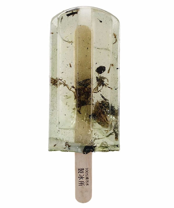 3. Этот лед был сделан тремя студентами-дизайнерами из проекта "Загрязненные воды".