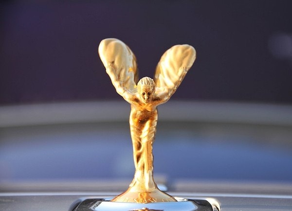 3. Жаль, что на капоте нет фигурки Джеки Чана!