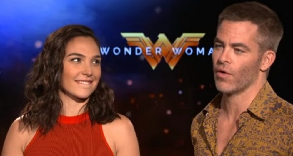 Взглянув на Криса Пайна, Галь Гадот забыла, где находится (как и все мы)