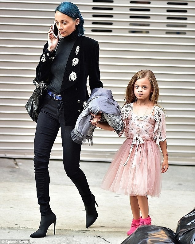 1. Nicole Richie ve kızı Harlow Madden