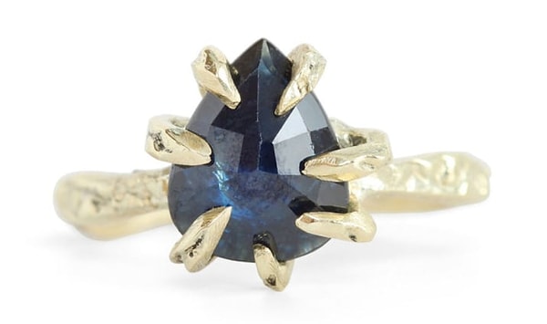 25. Ну, а кольцо с таким сапфиром ни за что не позволит вам загрустить.