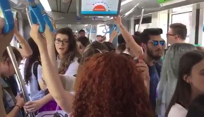İzmir'de Bir Tramvayda Muhteşem Anlar: 'Fikrimden Geceler Yatabilmirem'