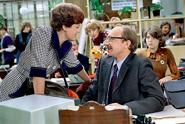 2. Удивительно, но Рязанову без кинопроб и утверждений разрешили снимать тех актеров, которых он хотел видеть в фильме.