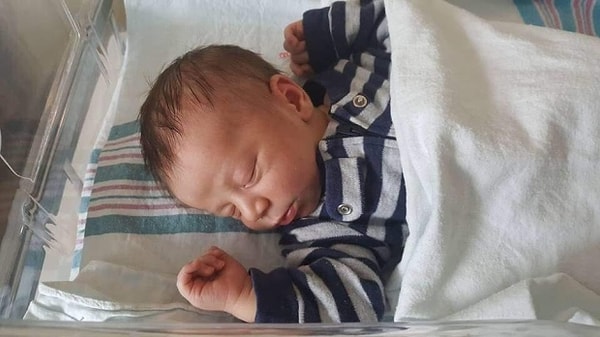 3. Он был полностью доношен, здоров и весил 3600 кг.