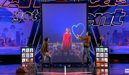 İkiz İllüzyonistlerden İzlemesi Aşırı Keyifli Performans