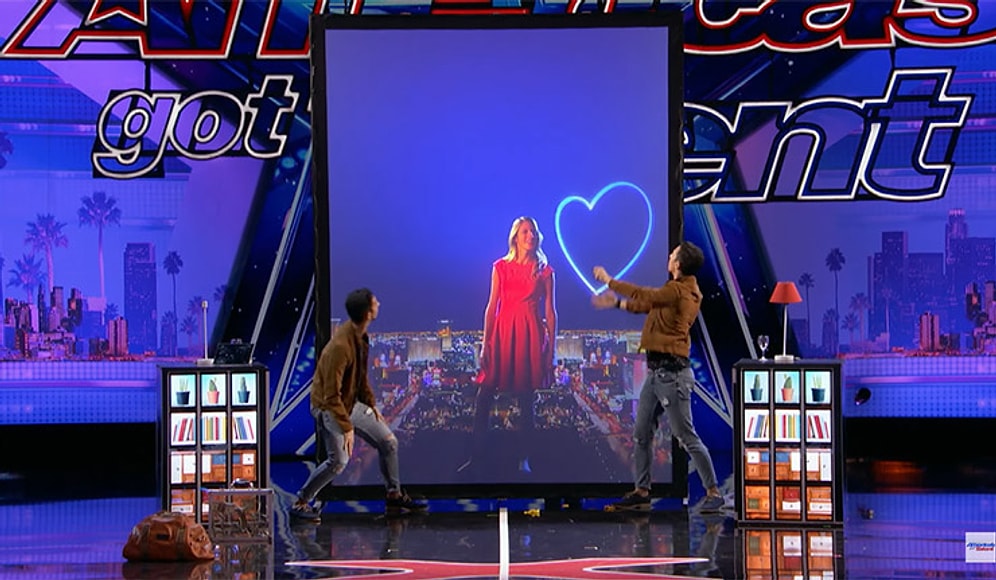 İkiz İllüzyonistlerden İzlemesi Aşırı Keyifli Performans