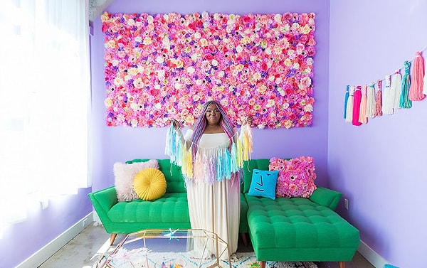 5. Сама Муцциоло также любит носить все яркое: радужные косички, макияж с блестками и одежда всех цветов — вот ее любимый стиль