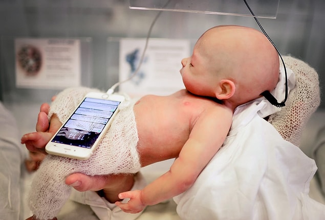 6. Babyclon marka animatronik bir bebek Bilbao Reborn Doll Show'da meraklılarıyla buluşuyor, 11 Haziran.