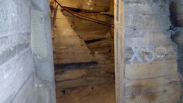 3. Всё сооружение поделено на этажи (ярусы).