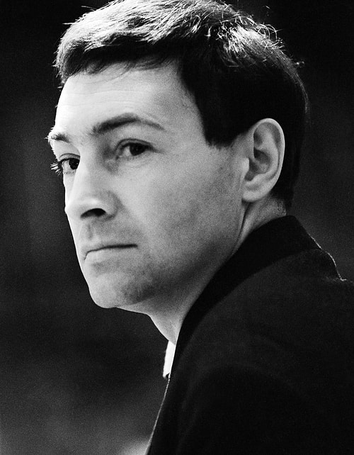 Изначально предполагалось, что главных героев будут играть Вицин, Тихонов и Рыбников.