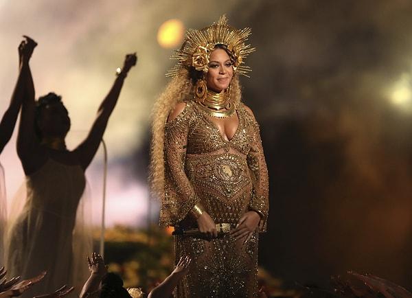 2. Beyonce'nin bu hamileliği, bir öncekine göre fazlasıyla göz önünde oldu.