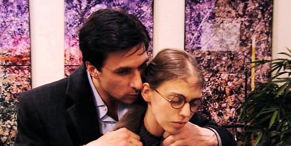 7. Недавно ты стала замечать, что к тебе подкатывает шеф. Что будешь делать?