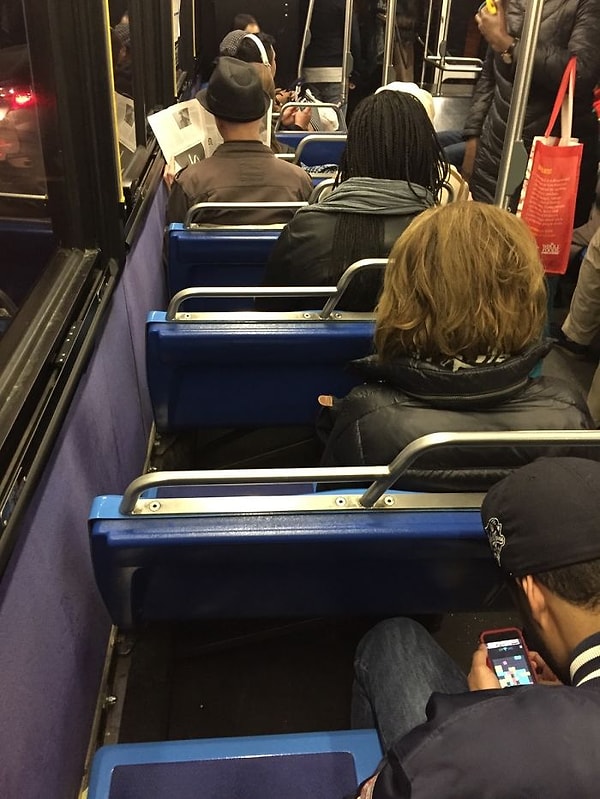 7. "Терпеть не могу людей, которые сидят вот так и блокируют место у окна"