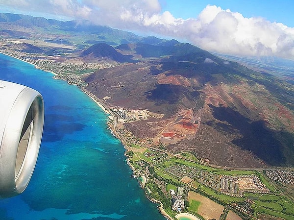 7. Фото из иллюминатора, готовящее к тому, что скоро будет фото ног