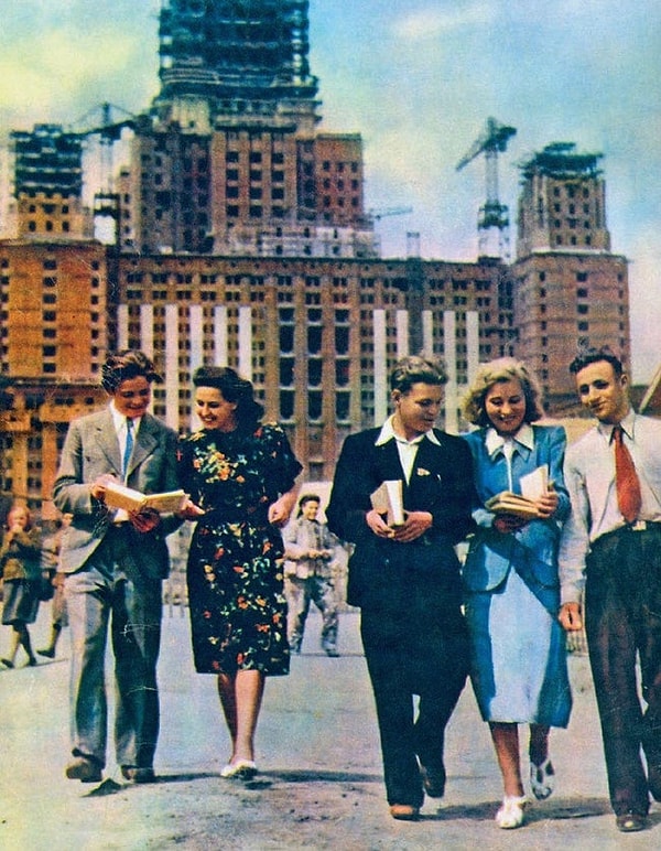 18. Советская молодежь возле МГУ, 1951 год