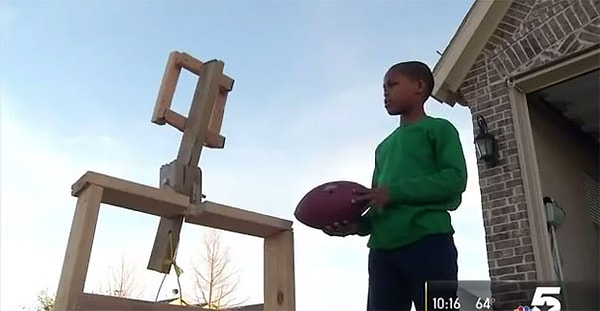 3. Когда Карри узнал об этом, он решил, что может исправить ситуацию и создал устройство под названием Oasis.