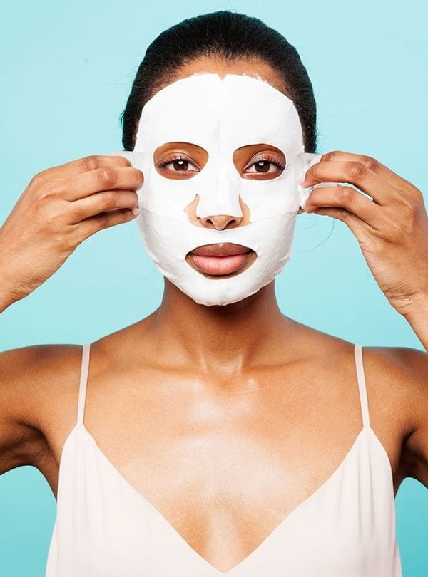 8. Кто из вас умывается сразу после удаления с лица тканевой маски?