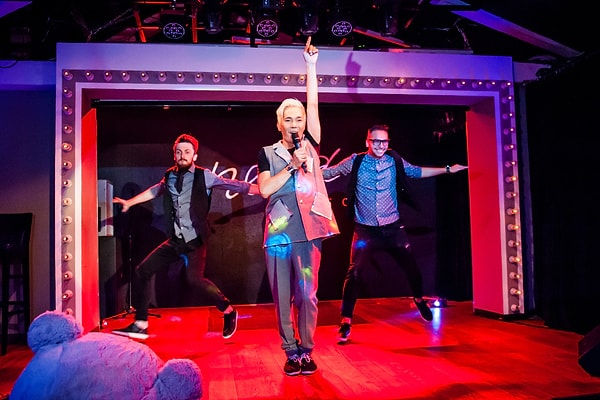 4. Однако музыкальную школу Яковлев не окончил и после школы решил связать свою жизнь с театром.