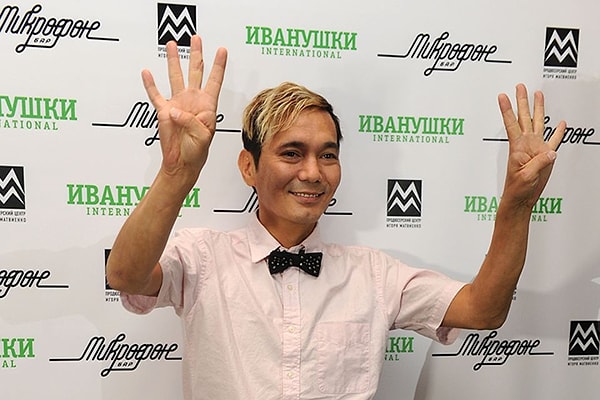 5. Некоторое время Яковлеву приходилось подрабатывать дворником, так как в театре платили мало, а жить на что-то надо было.