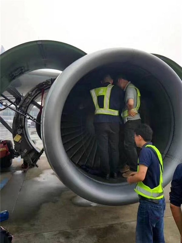 4. Самолет вылетел более чем на пять часов позже запланированного времени