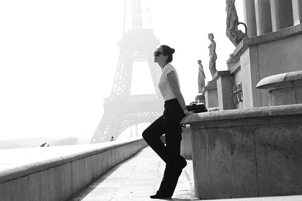 9. Paris’te 2013 yılında 200 yıllık bir yasa kaldırıldı. Bu yasa, kadınların pantolon giymesini yasaklıyordu.