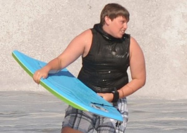 12. Будучи заядлым сёрфером, в 2011 году Кристофер получил серьёзную травму от удара волной, но всё обошлось, и на сегодняшний день парень полностью здоров.