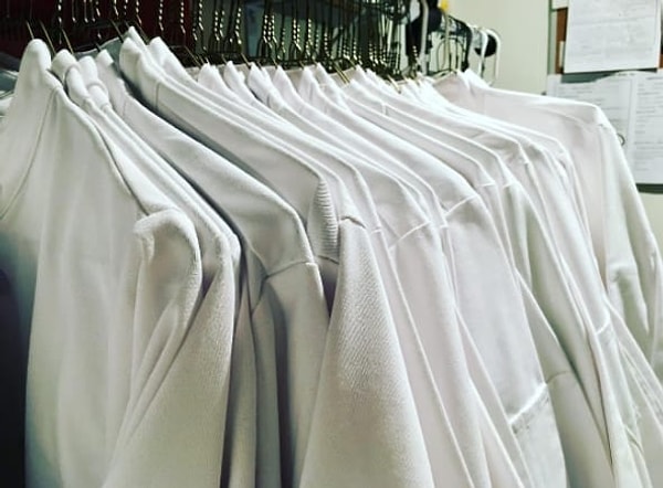 11. И даже если вы находитесь не на кухне, вы все равно должны быть в униформе