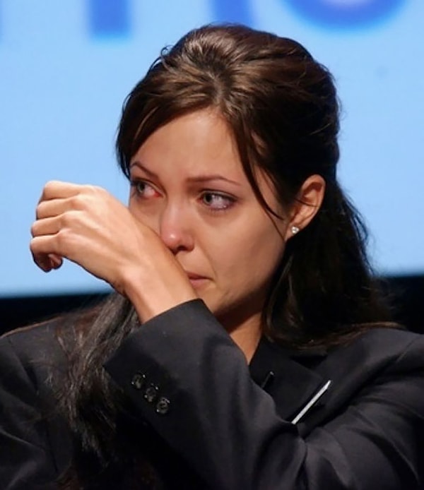 8. Анджелина Джоли (депрессия на фоне канцерофобии, анорексия)