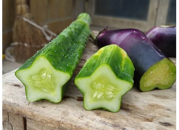 2. Огурцы в форме звезд и баклажан-сердечко 🍆💓