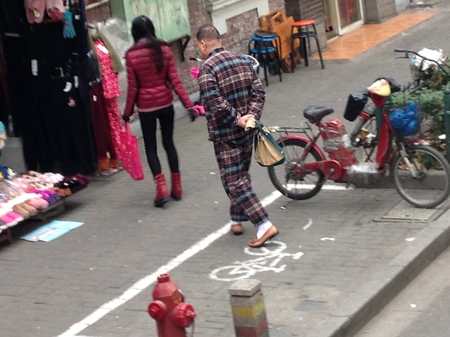 19. İnsanlar pijama ve terliklerle dolaşabilir, şıklık aramazlar.