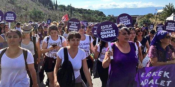 Adalet Yürüyüşü'ne katılanlar arasında onlarca kadın örgütü de vardı. Kadın örgütleri, Pippa Bacca’nın 9 yıl önce öldürüldüğü yerden yürüyüşe katıldı.