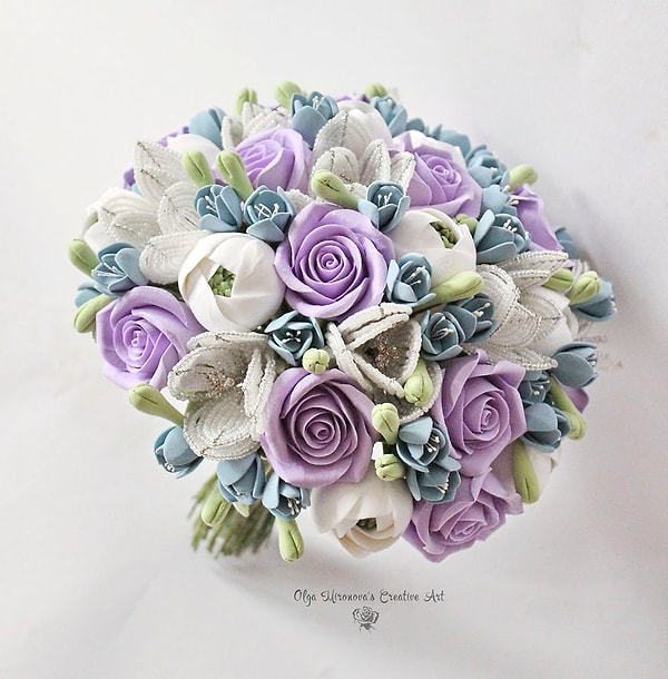 9. Согласитесь, такие букеты могли бы стать отличной альтернативой живым цветам: они не завянут на следующий день, и невеста сможет любоваться своим свадебным букетом еще долгие годы.