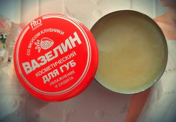 11. Вазелин - лучший друг для ваших губ...