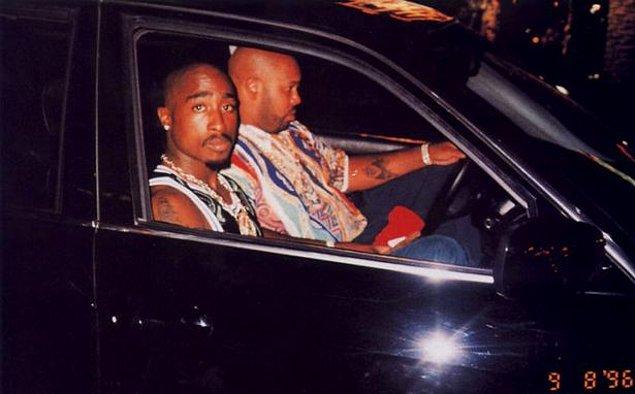 Suç örgütlerinin içinde büyüyen Tupac, kurşunlanarak öldürüldü.