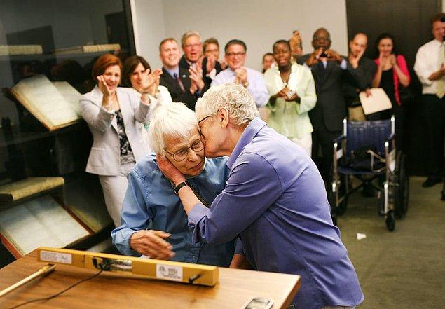 6. New York'ta eşcinsel evliliğin yasallaştırıldığı ilk gün, 76 yaşındaki Phyllis Siegel ve 84 yaşındaki eşi Connie Kopelov: