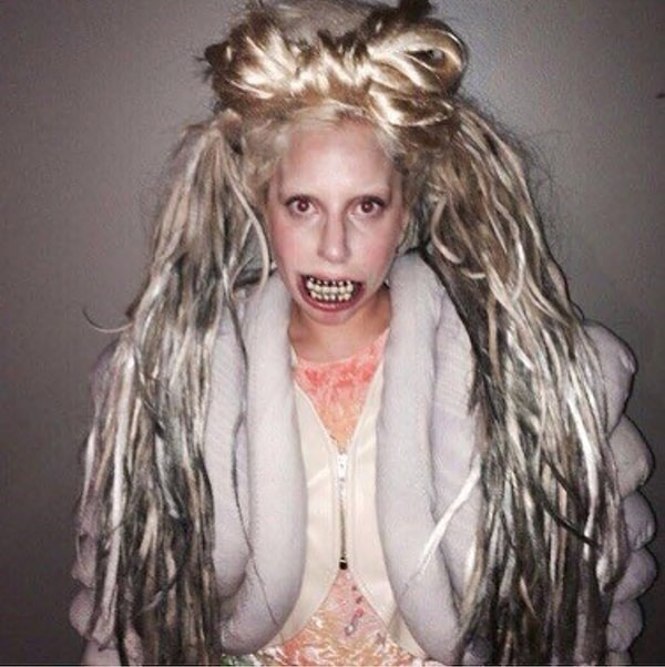 2. Ну, тут вообще ничего удивительного... Все уже давно привыкли к фокусам Леди Гаги!