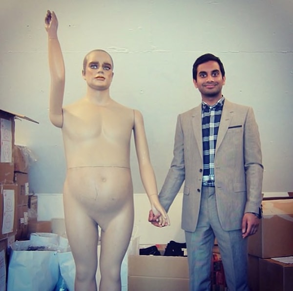 15. Скажем "Привет!" новому другу Азиза Ансари:)