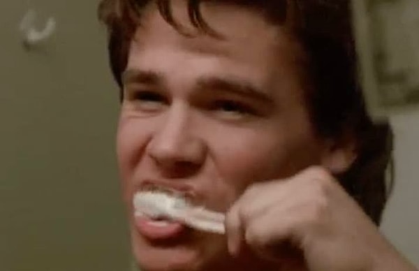 7. Считаете ли вы, что двери в ванную изобрели, чтобы не слышать звука чистки зубов?