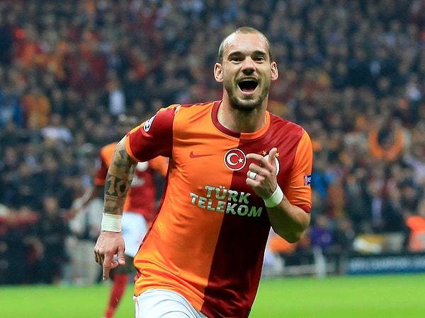 2013 Ocak ayında sarı kırmızılı kulübe transfer olan Sneijder, 4 buçuk yılda 2 lig, 3 Türkiye Kupası ve 3 Süper Kupa sevinci yaşamıştı.