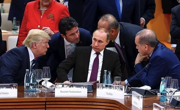 1. Это фото Путина в окружении мировых лидеров на съезде Большой двадцатки правда или фейк?