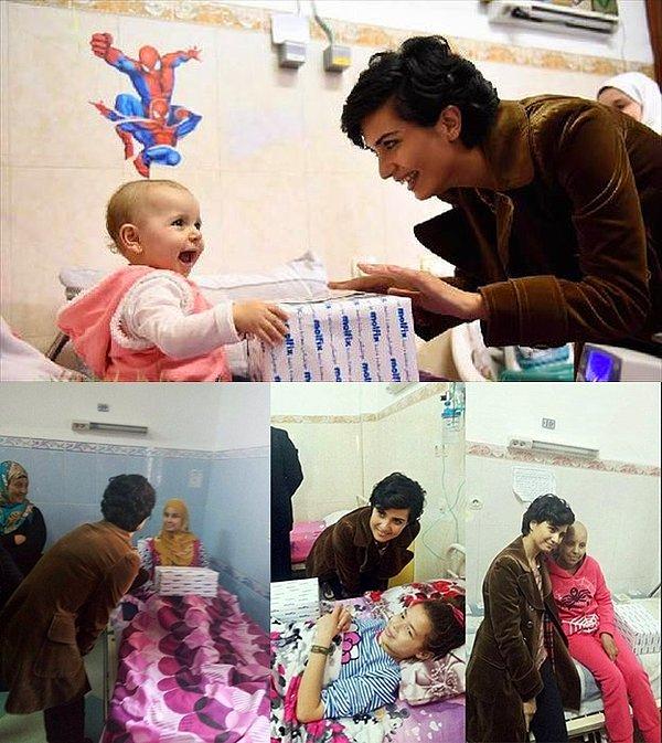 #1 Tuba Büyüküstün UNICEF elçisi ve her fırsatta yardım için koşturma uğraşında. Bu görüntüleri Cezayir'den, hasta çocukların ziyaretinde.