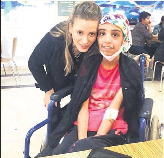 #22 Kemik tümörüyle mücadele eden minik Rojda'nın bir hayali varmış: Serenay Sarıkaya ile tanışmak.