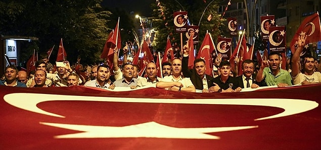 Financial Times ise Cumhurbaşkanı Erdoğan’ın konuşmalarına yer vererek, 'darbe girişimi sırasında sokağa çıkanların Türkiye’nin geleceğini kurtardığına' ilişkin sözlerini okuyucularına aktardı.
