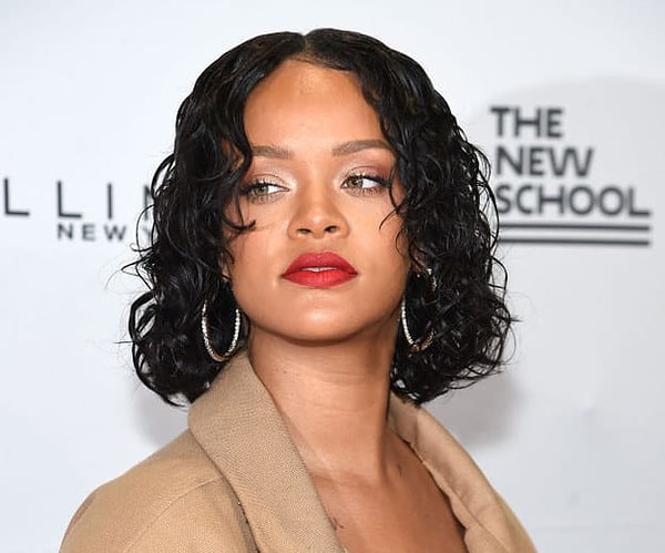 1. Итак, давайте начнем с Рианны - откуда родом знаменитая певица?