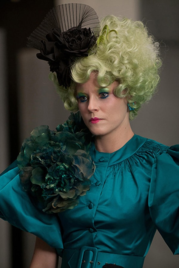 18. Элизабет Бэнкс - телеведущая из будущего Эффи Бряк в "Голодных играх"